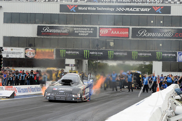 AUTO: SEP 28 NHRA Mellow Yellow Drag Racing Series - AAA Midwest Nationals