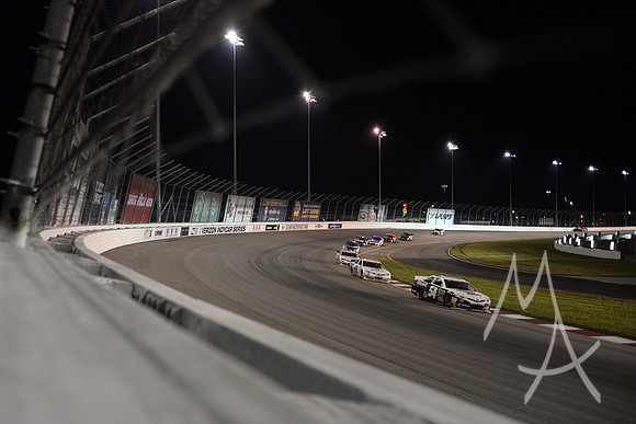 AUTO: AUG 24 K & N Pro Series - Bommarito Automotive Group 500 presented by Valvoline & Axalta