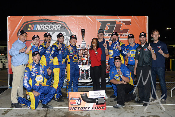 AUTO: AUG 24 K & N Pro Series - Bommarito Automotive Group 500 presented by Valvoline & Axalta