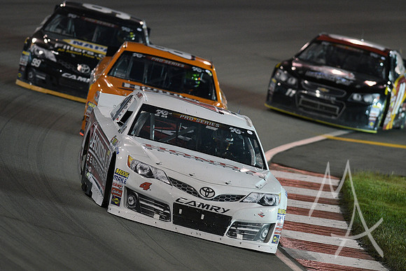 AUTO: AUG 24 K & N Pro Series - Bommarito Automotive Group 500 presented by Valvoline & Axalta
