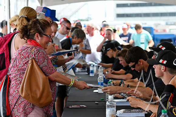 AUTO: JUN 17 NASCAR Camping World Truck Series - Drivin' for Linemen 200