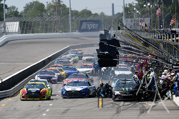 AUTO: JUN 05 NASCAR Cup Series Enjoy Illinois 300 Presented by TicketSmarter