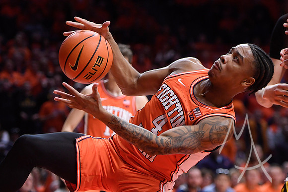 COLLEGE BASKETBALL: FEB 24 Iowa at Illinois