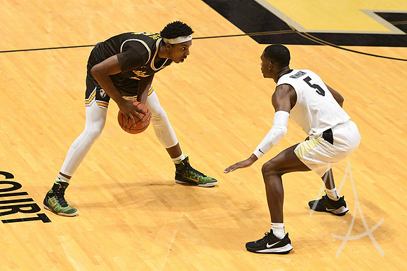 COLLEGE BASKETBALL: DEC 04 Valparaiso at Purdue