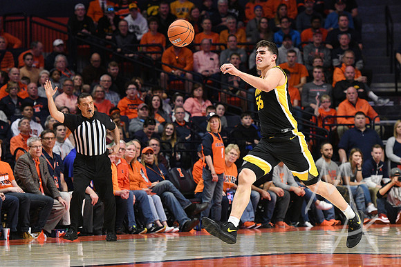 COLLEGE BASKETBALL: MAR 08 Iowa at Illinois