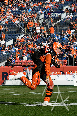 NFL: NOV 28 Chargers at Broncos