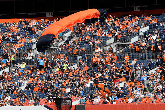 NFL: NOV 28 Chargers at Broncos