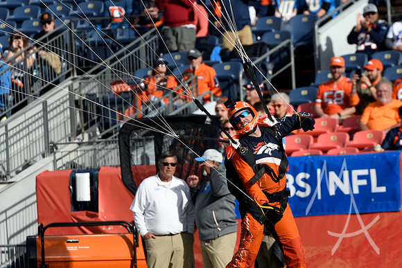 NFL: NOV 28 Chargers at Broncos