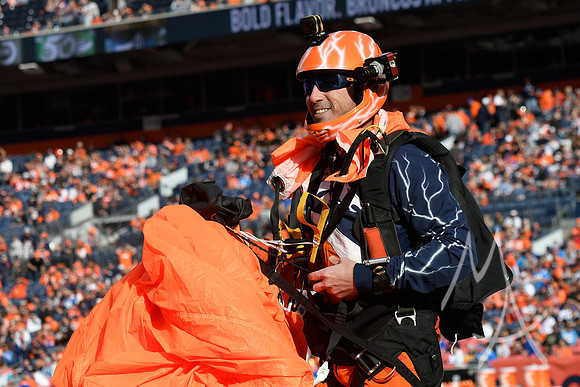 NFL: NOV 28 Chargers at Broncos