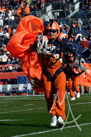 NFL: NOV 28 Chargers at Broncos