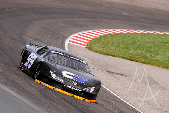 AUTO: JUN 17 NASCAR Camping World Truck Series - Drivin' for Linemen 200