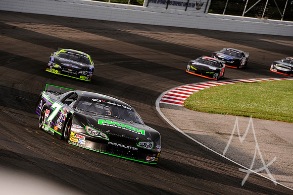 AUTO: JUN 17 NASCAR Camping World Truck Series - Drivin' for Linemen 200