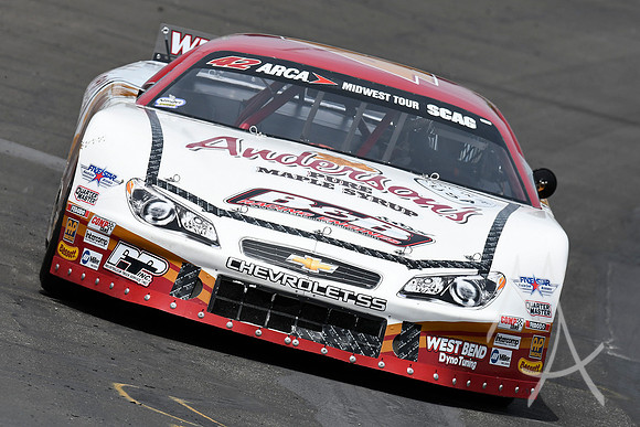 AUTO: JUN 17 NASCAR Camping World Truck Series - Drivin' for Linemen 200