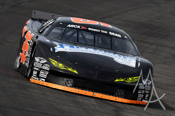AUTO: JUN 17 NASCAR Camping World Truck Series - Drivin' for Linemen 200
