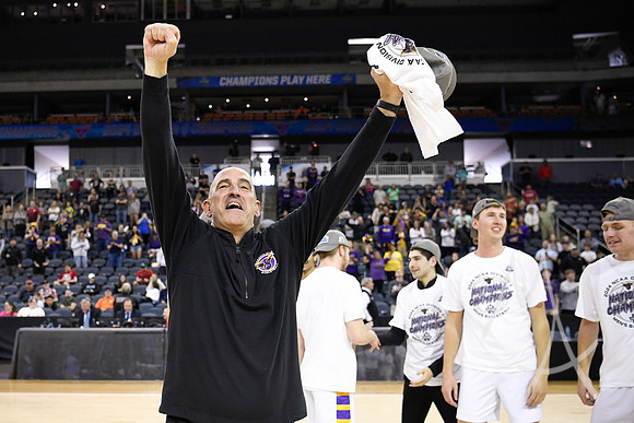 NCAA BASKETBALL: MAR 30 Div II Men's Championship - Minnesota State vs Nova Southeastern