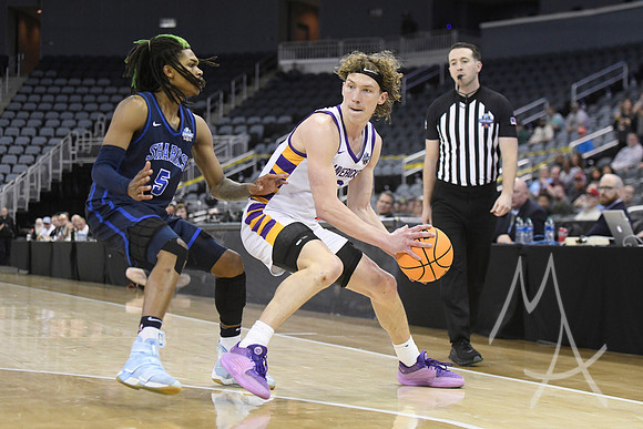 NCAA BASKETBALL: MAR 30 Div II Men's Championship - Minnesota State vs Nova Southeastern