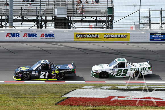 AUTO: AUG 30 NASCAR Gander RV & Outdoors Truck Series - iHeart 200