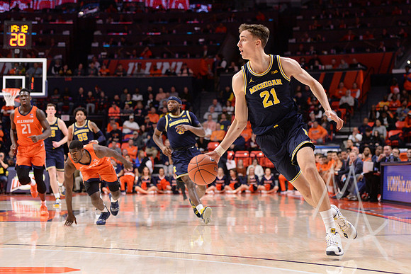 COLLEGE BASKETBALL: DEC 11 Michigan at Illinois