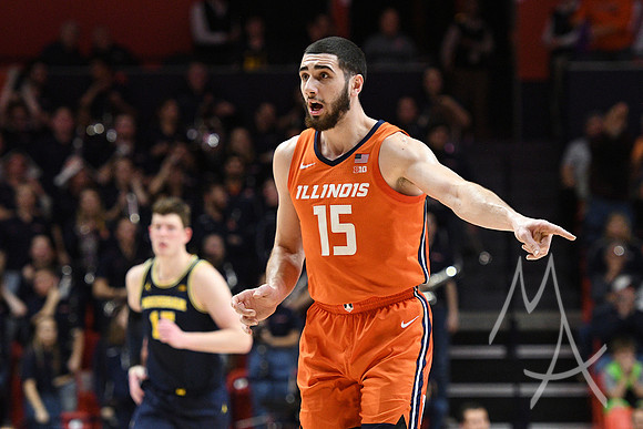 COLLEGE BASKETBALL: DEC 11 Michigan at Illinois