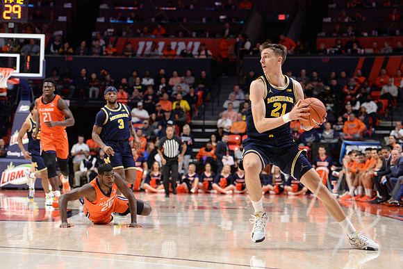 COLLEGE BASKETBALL: DEC 11 Michigan at Illinois
