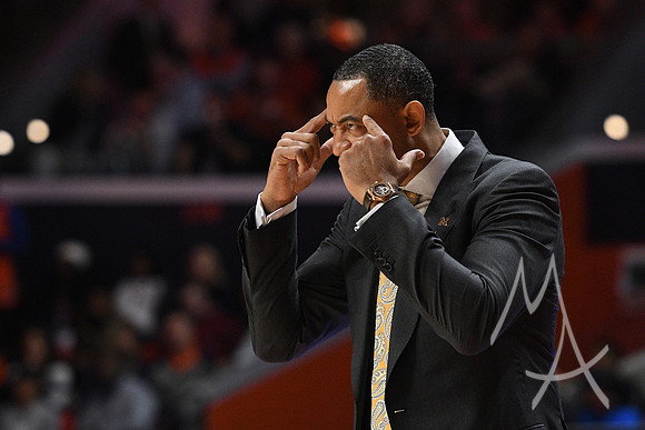 COLLEGE BASKETBALL: DEC 11 Michigan at Illinois