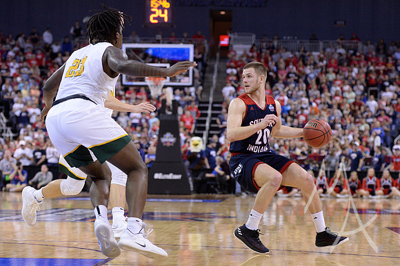 NCAA BASKETBALL: MAR 28 Div II Men's Final Four - Point Loma v Southern Indiana