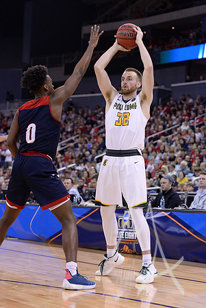 NCAA BASKETBALL: MAR 28 Div II Men's Final Four - Point Loma v Southern Indiana