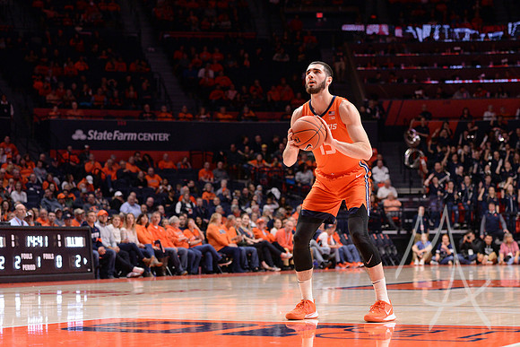 COLLEGE BASKETBALL: NOV 18 Hawaii at Illinois