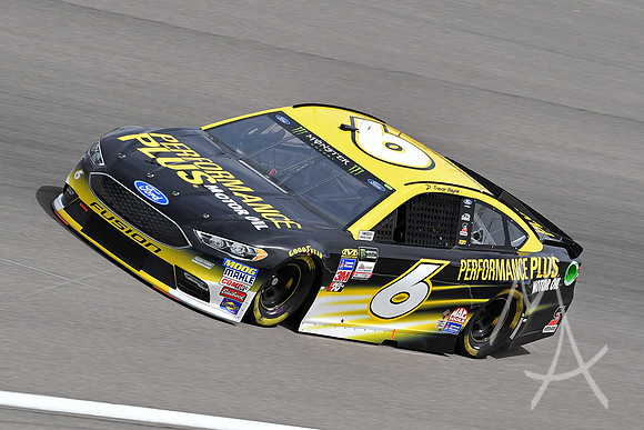AUTO: MAR 10 NASCAR Monster Energy Cup Series - Kobalt 400