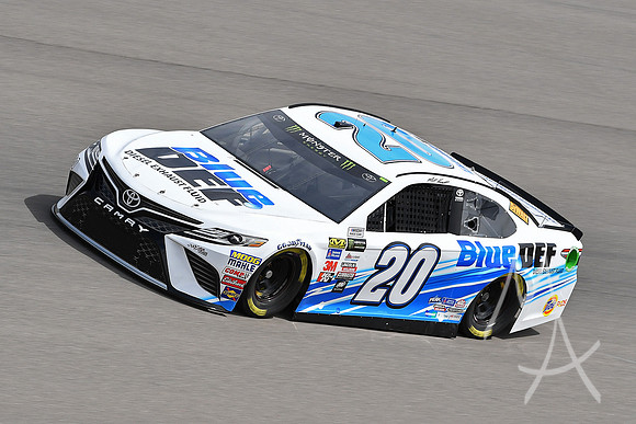 AUTO: MAR 10 NASCAR Monster Energy Cup Series - Kobalt 400