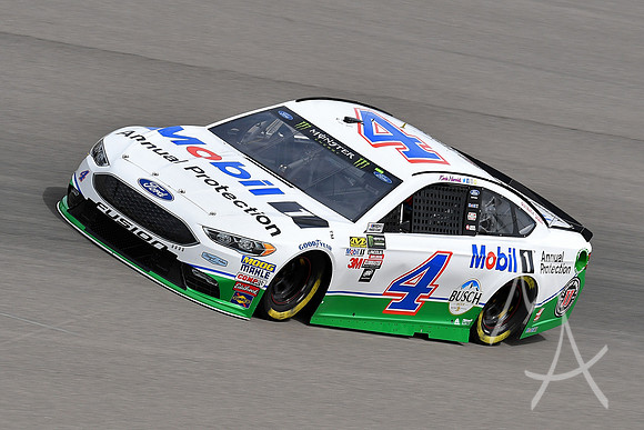 AUTO: MAR 10 NASCAR Monster Energy Cup Series - Kobalt 400