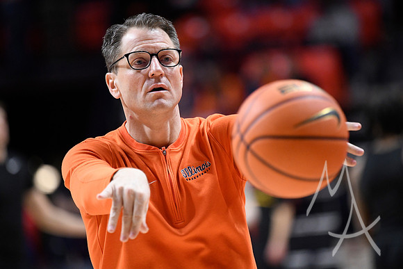 COLLEGE BASKETBALL: FEB 24 Iowa at Illinois