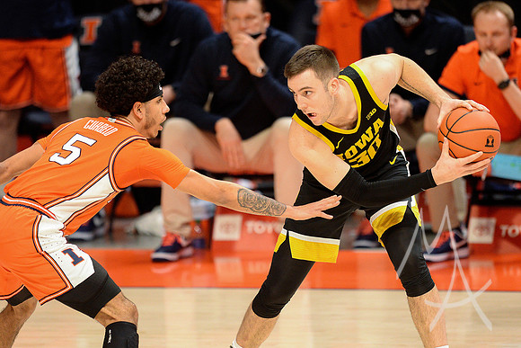 COLLEGE BASKETBALL: JAN 29 Iowa at Illinois