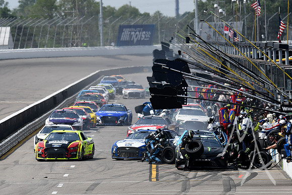 AUTO: JUN 05 NASCAR Cup Series Enjoy Illinois 300 Presented by TicketSmarter