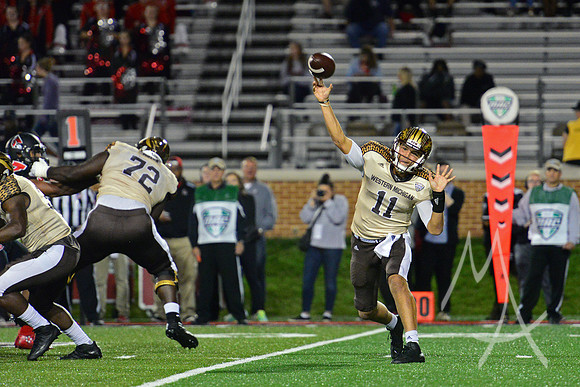 NCAA FOOTBALL: NOV 01 Western Michigan at Ball State