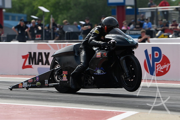 AUTO: APR 25 NHRA American Rebel Light 4-Wide Nationals