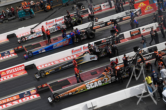 AUTO: APR 27 NHRA American Rebel Light 4-Wide Nationals