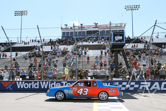 AUTO: JUN 03 NASCAR Cup Series Enjoy Illinois 300 Presented by TicketSmarter