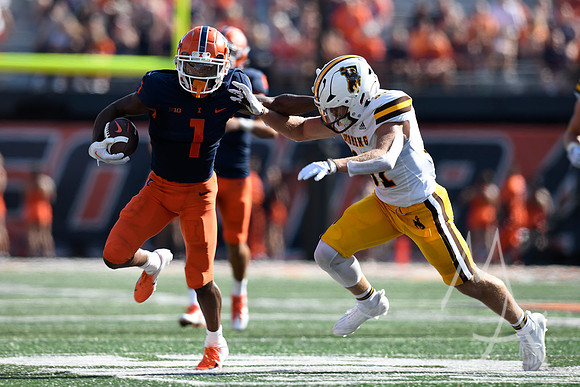 COLLEGE FOOTBALL: AUG 27 Wyoming at Illinois