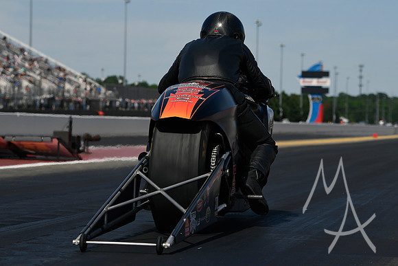 AUTO: APR 27 NHRA American Rebel Light 4-Wide Nationals