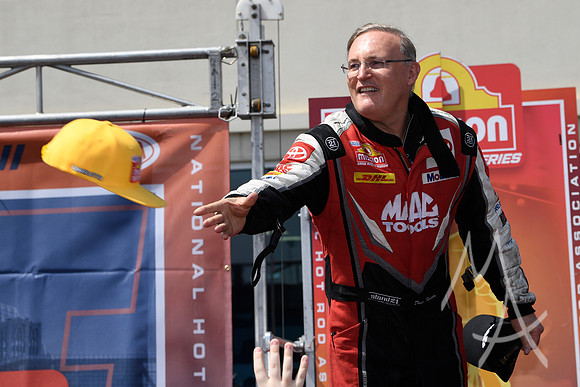 AUTO: APR 27 NHRA American Rebel Light 4-Wide Nationals