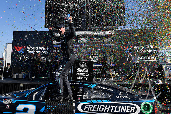 AUTO: JUN 02 NASCAR Cup Series Enjoy Illinois 300 presented by TicketSmarter
