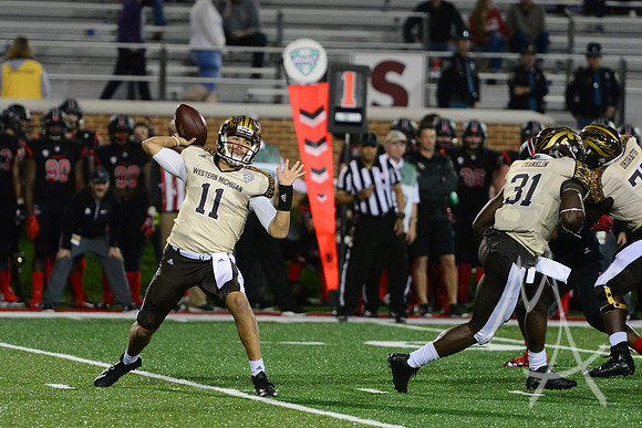 NCAA FOOTBALL: NOV 01 Western Michigan at Ball State