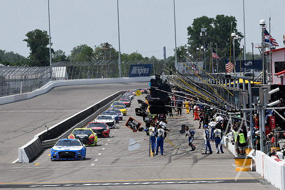 AUTO: JUN 05 NASCAR Cup Series Enjoy Illinois 300 Presented by TicketSmarter