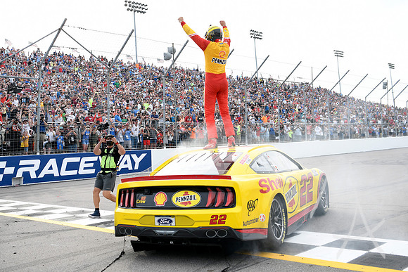 AUTO: JUN 05 NASCAR Cup Series Enjoy Illinois 300 Presented by TicketSmarter